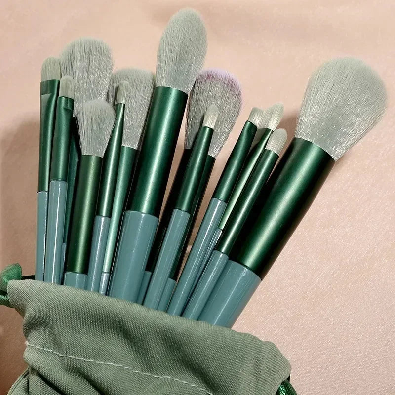 BeautyByOla – Professional Makeup Brush Set, Eyeshadow & Eyeliner Cosmetic Tools Kit
